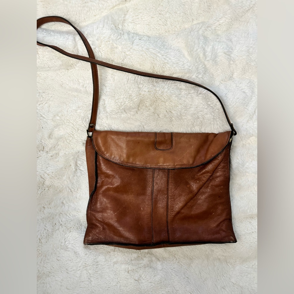 Thin vintage leather shoulder bag